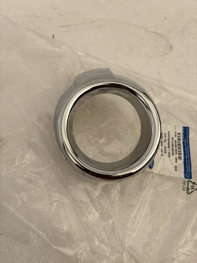 Ford Fiesta MK7 08-12 chrom zderzaka ramka halogenu prawy przód prawa