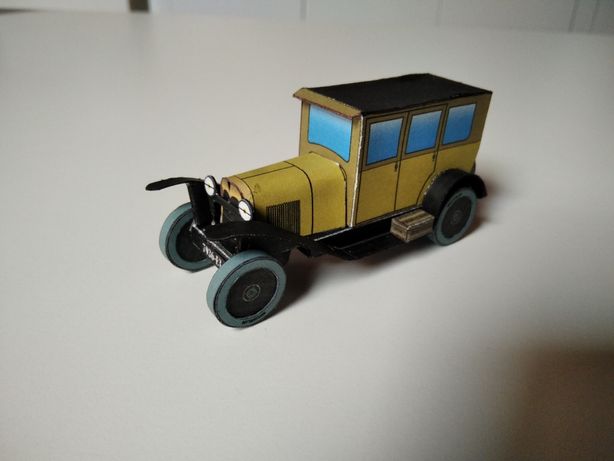 Model   kartonowy  sklejony samochód