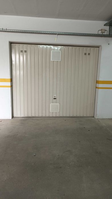 Alugo garagem em Setúbal