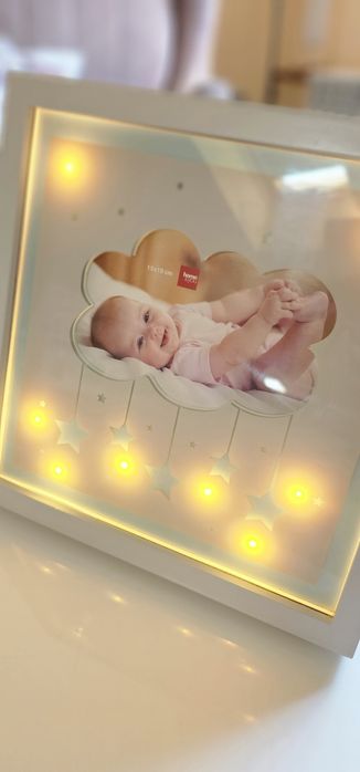 Podswietlana biała ramka do zdjęcia dziecka home&you