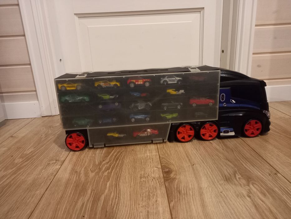 Sprzedaję zabawkową ciężarówkę