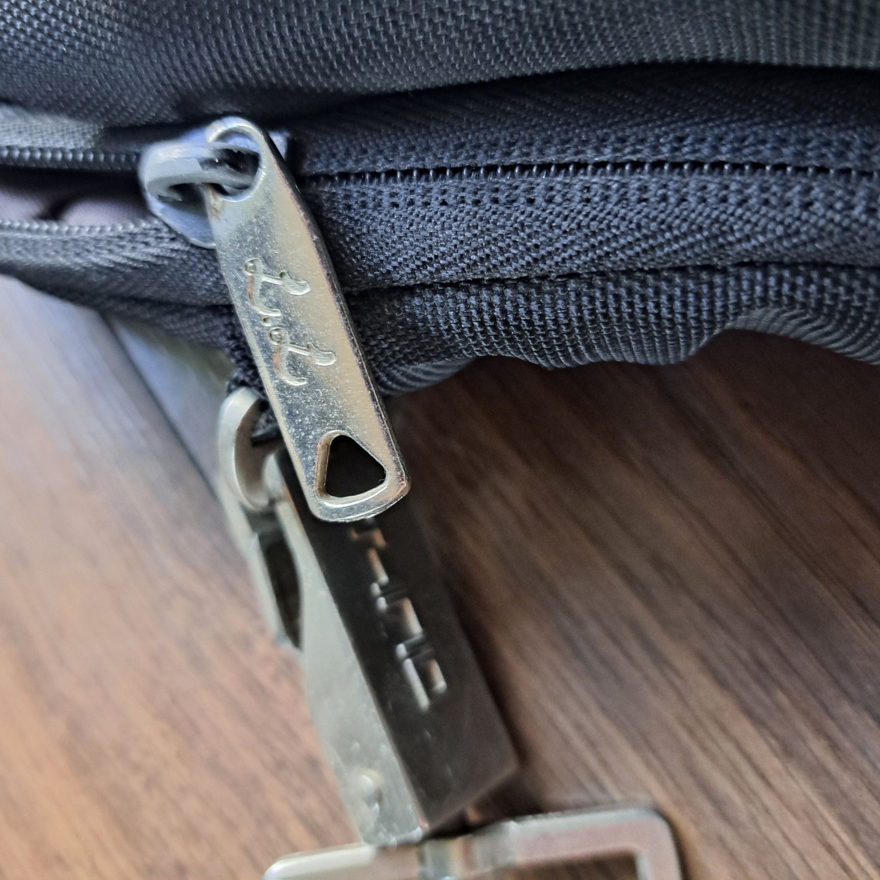 Markowa torba na laptopa solidna NOWA