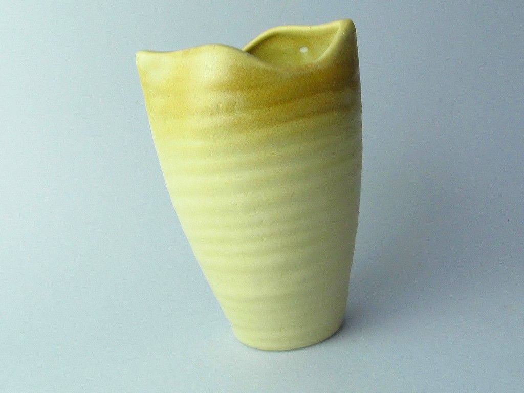 designerski ceramiczny beżowy wazon