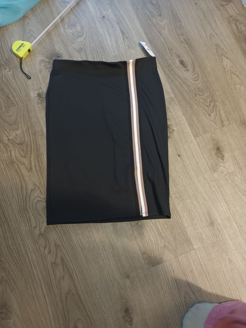 Nowa spódnica z rozcięciem KappAhl