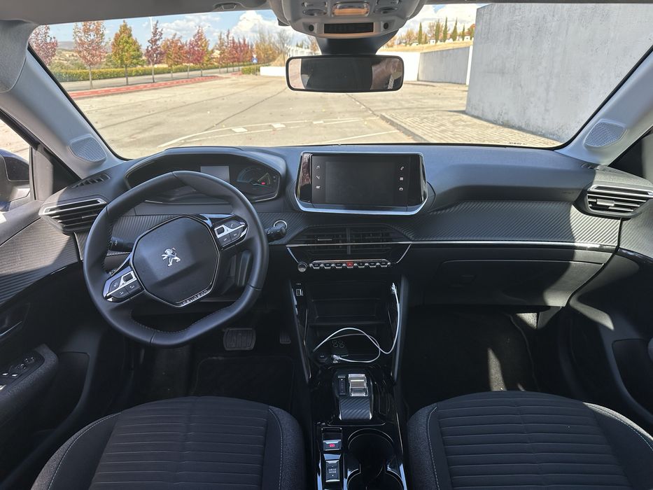 Peugeot e208  50kw Style de 2023 só 7480 Km
