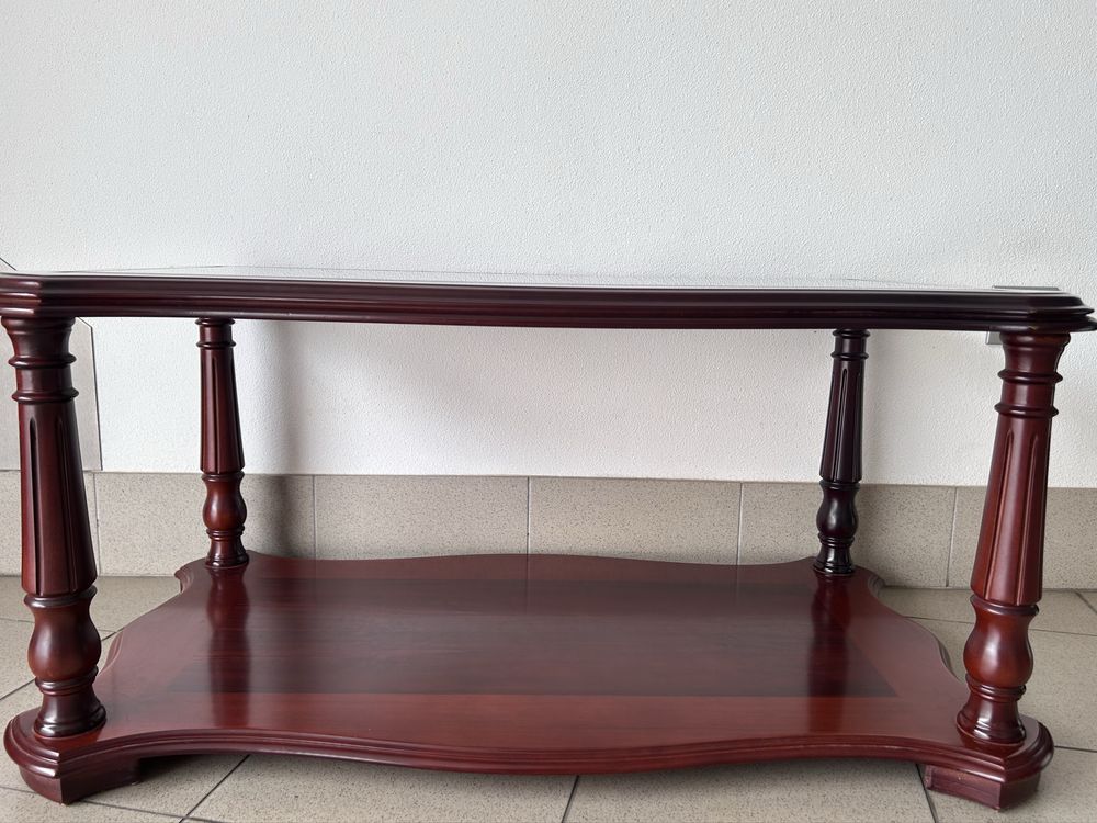 Mesa de centro com tampo em vidro