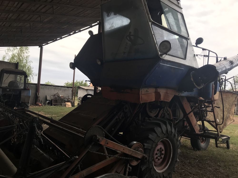 Зернозбиральний комбїн НИВА