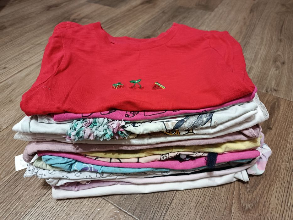 Віддам речі на дівчинку 4-5 років