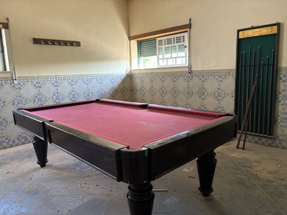 Mesa de bilhar em bom estado