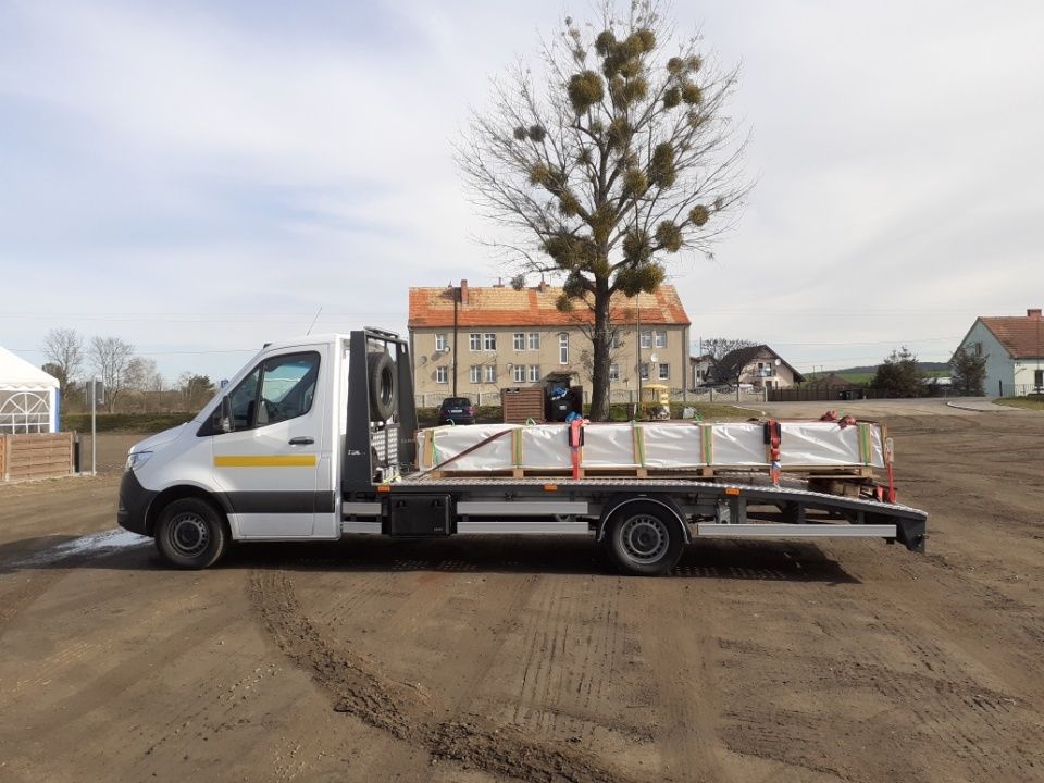 Usługi transportowe pomoc drogowa holowanie transport