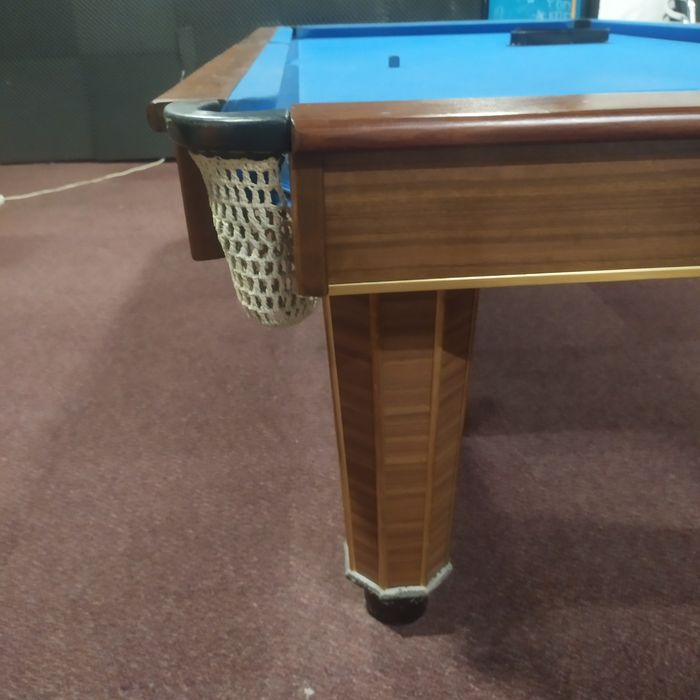 Mesa de snooker rubusta com três pedras em ardósia em óptimo estado