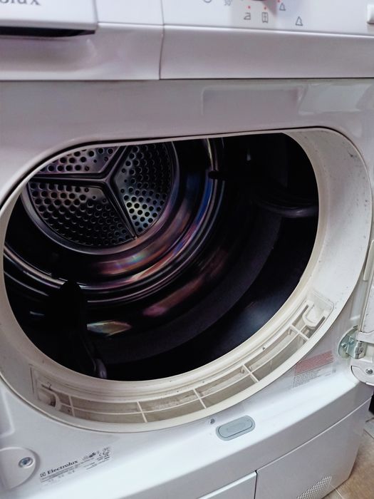 Продається сушка Electrolux на 7кг на запчастини