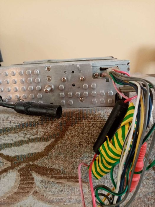 radio z okablowaniem