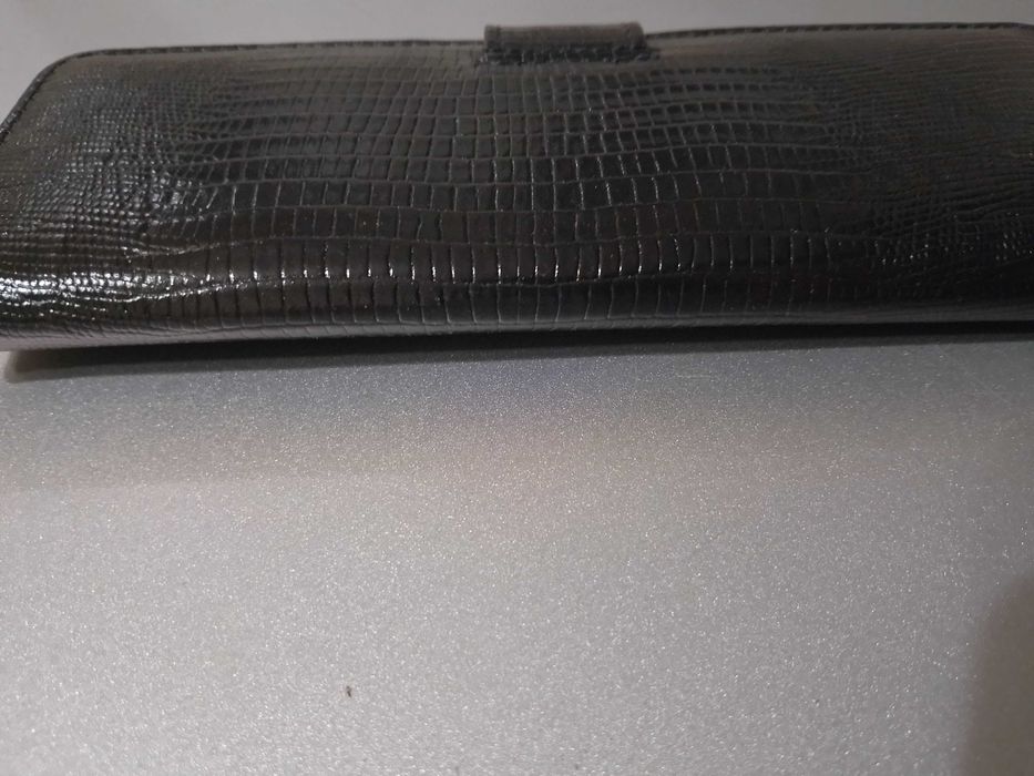 Продам новую визитницу из натуральной кожи