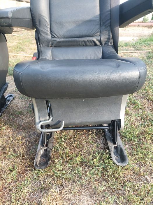 Сидіння капітанки Mercedes Benz 639-447