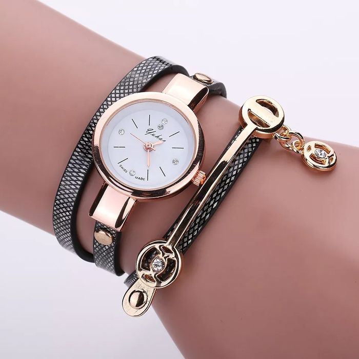 Nowy zegarek damski czarny owijany wokół ręki bransoletka oplatany