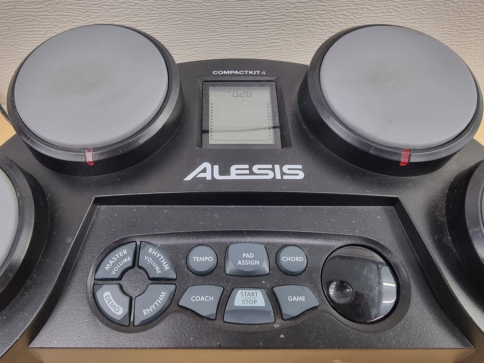 Mobilna perkusja elektroniczna Alesis Compact kit 4 dla początkujących