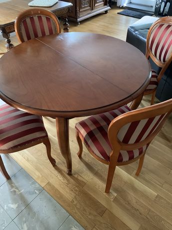 Stół i krzesła- komplet