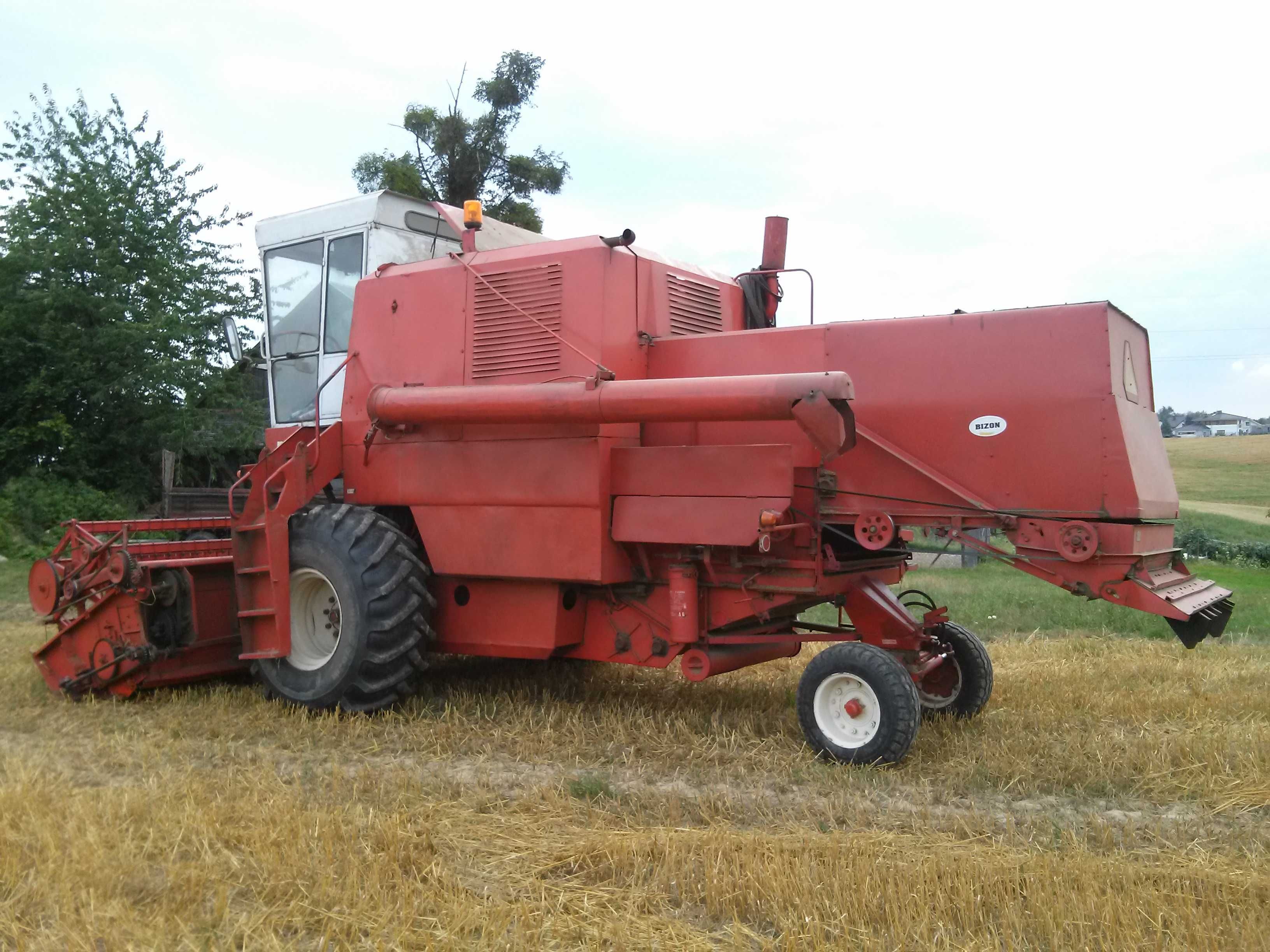 Kombajn zbożowy Bizon Z056