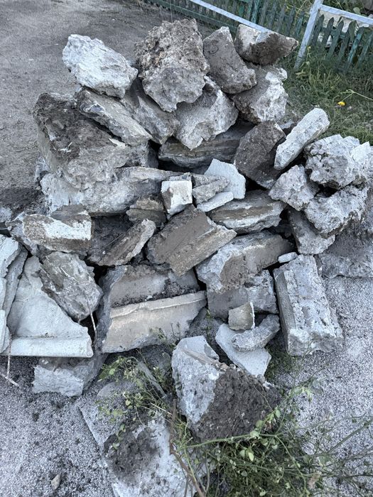 Віддам безкоштовно бут бетонний