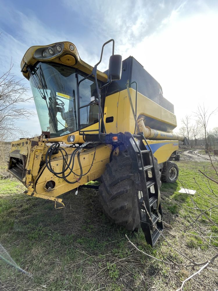 Комбайн New Holland CSX7080