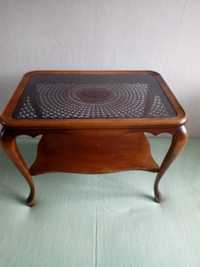 stolik drewniany z rafia