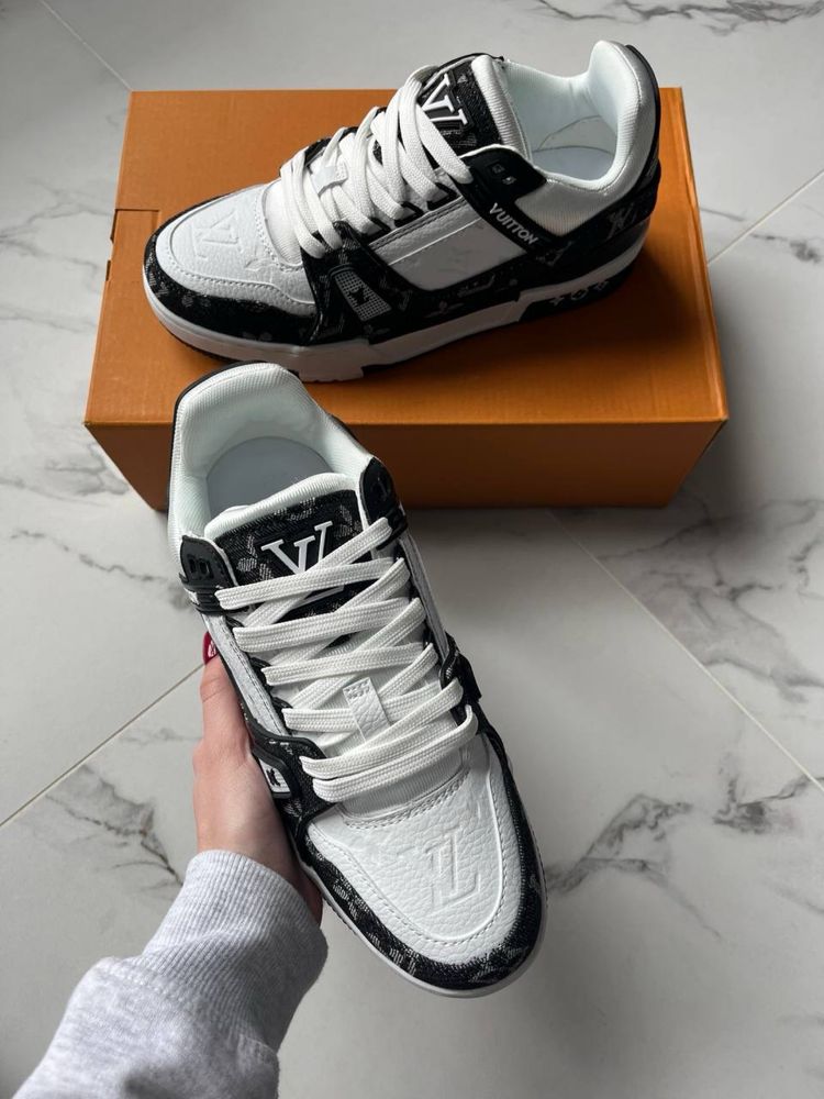 Louis Vuitton Trainer White Black