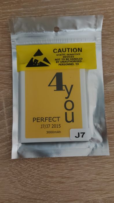 Новая батарея Samsung J7.