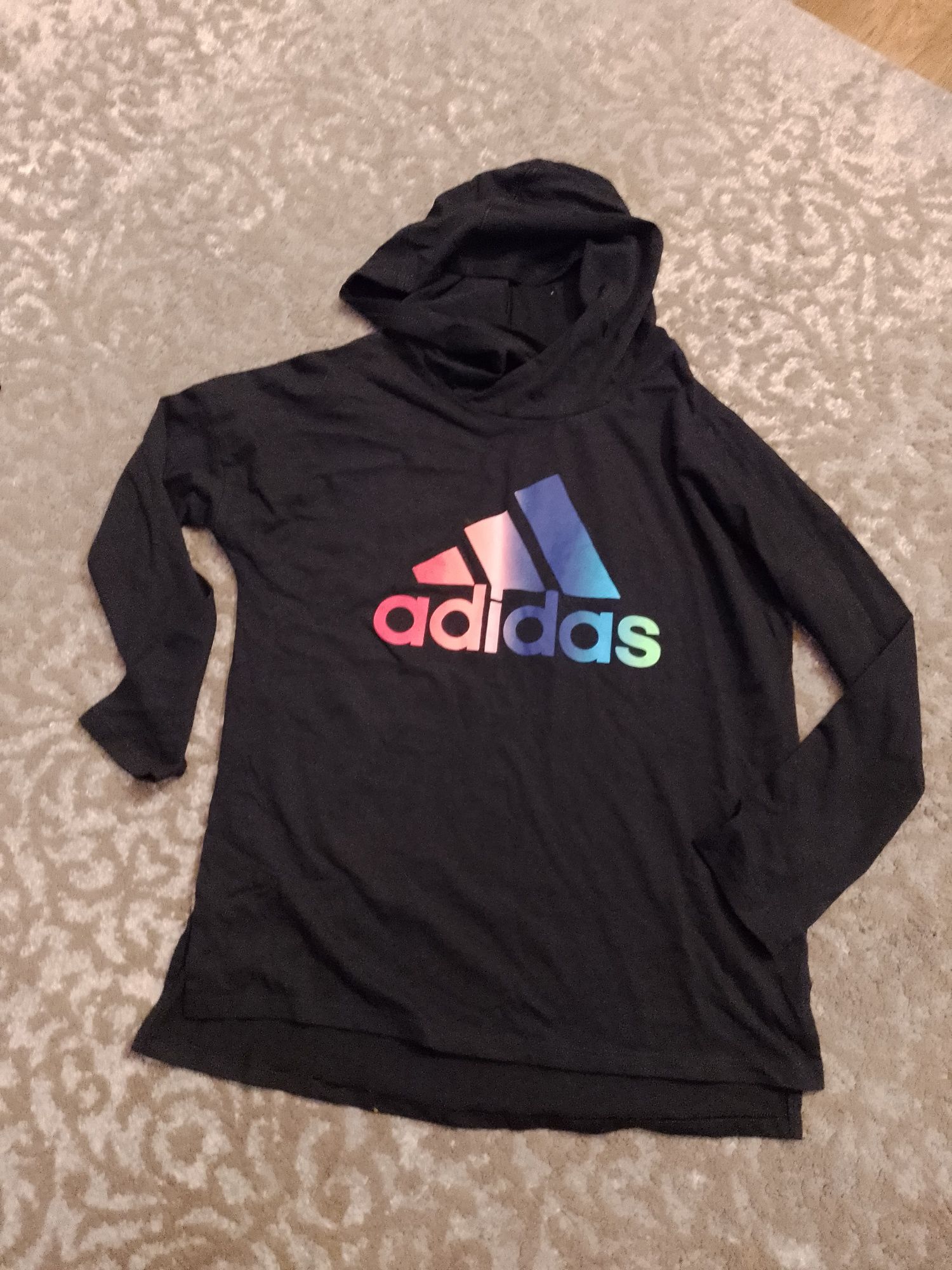 Czarna bluza z kapturem firmy adidas na 14 lat.