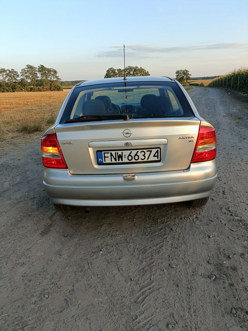 Opel Astra  1.6 mały przebieg