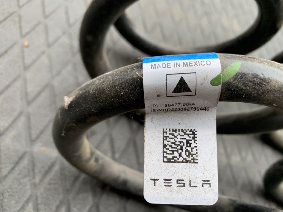 Tesla Model Y Ричаг