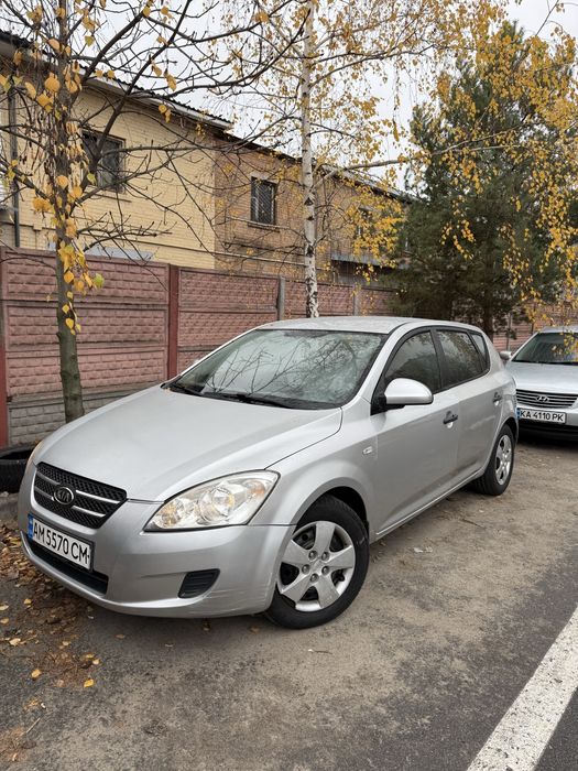 Киа сид хорощое авто сел поехал