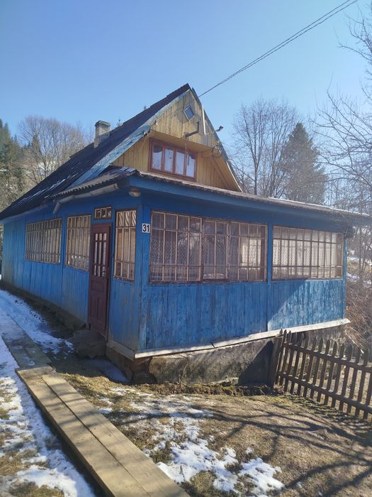 Будинок, земля, господарство в Карпатах, струмок, гори, краєвиди