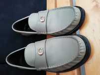 Vende-se sapatos  em pele verde seco  da marca coach