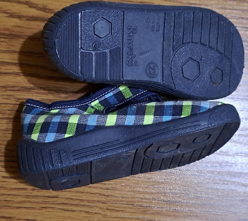 Buty/ kapcie w kratkę