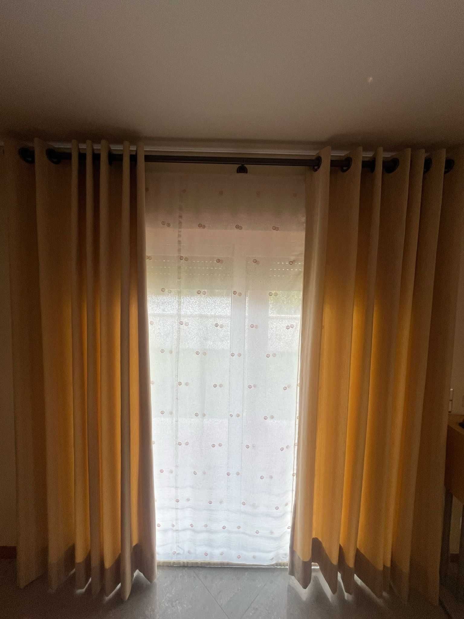 cortinas completas para duas janelas com 1,46 e 1,96 metros de largura