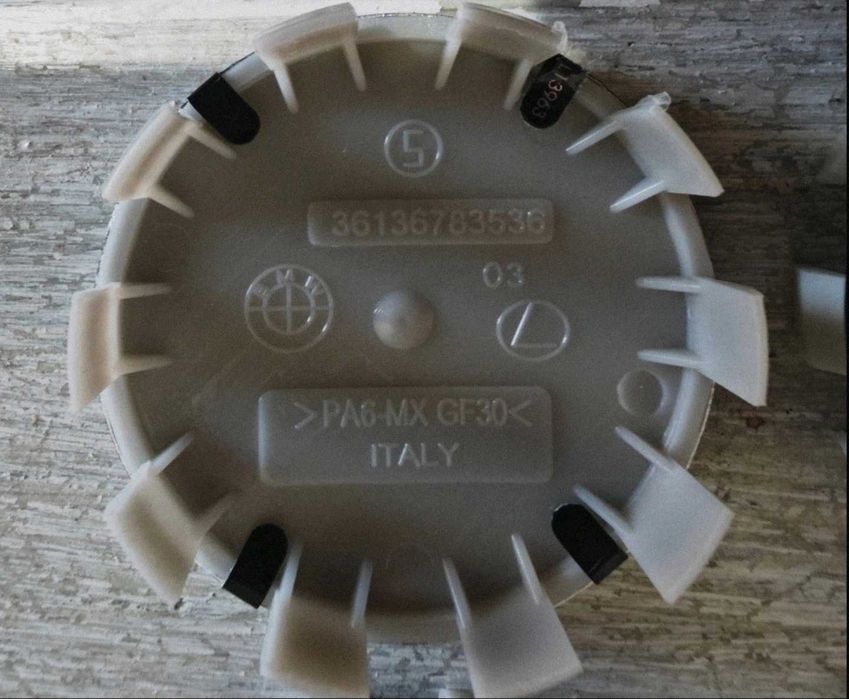 Колпачки на диски Bmw