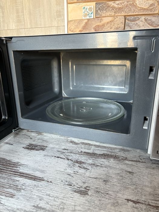 Микроволновая печь Liberton 700 Вт, 20 л