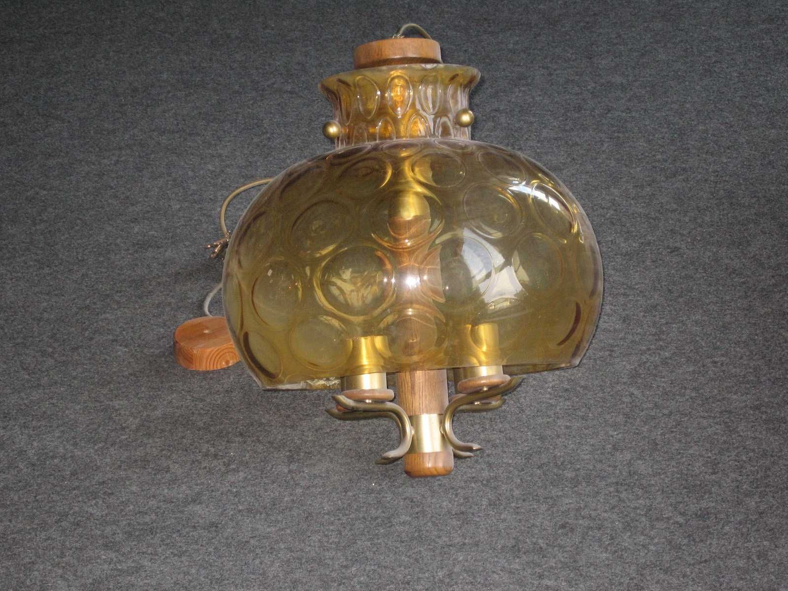 Lampa    nad     stół