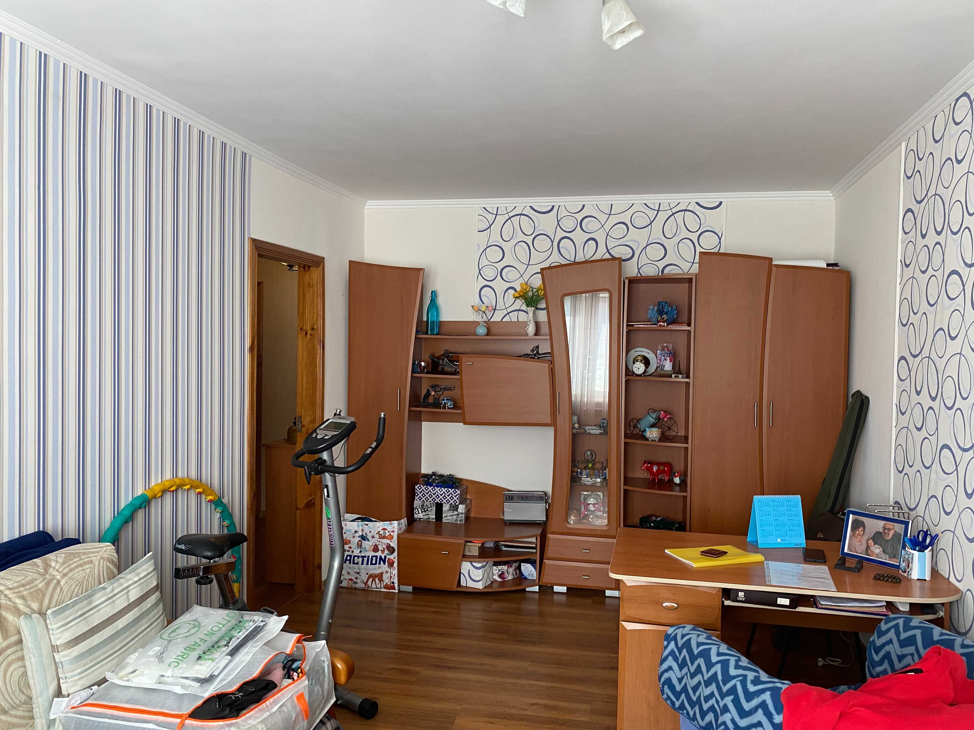 Продам 4-х кімнатну квартиру в центрі Павлограда