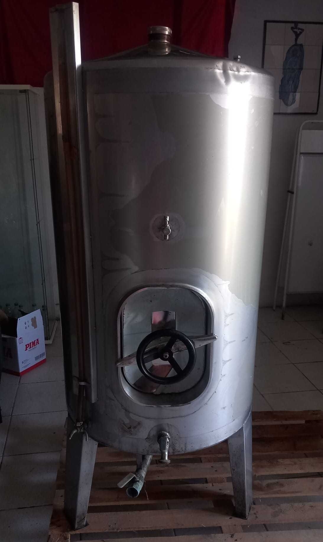 Material vindima (dorna, cubas de inox 250 e 350)