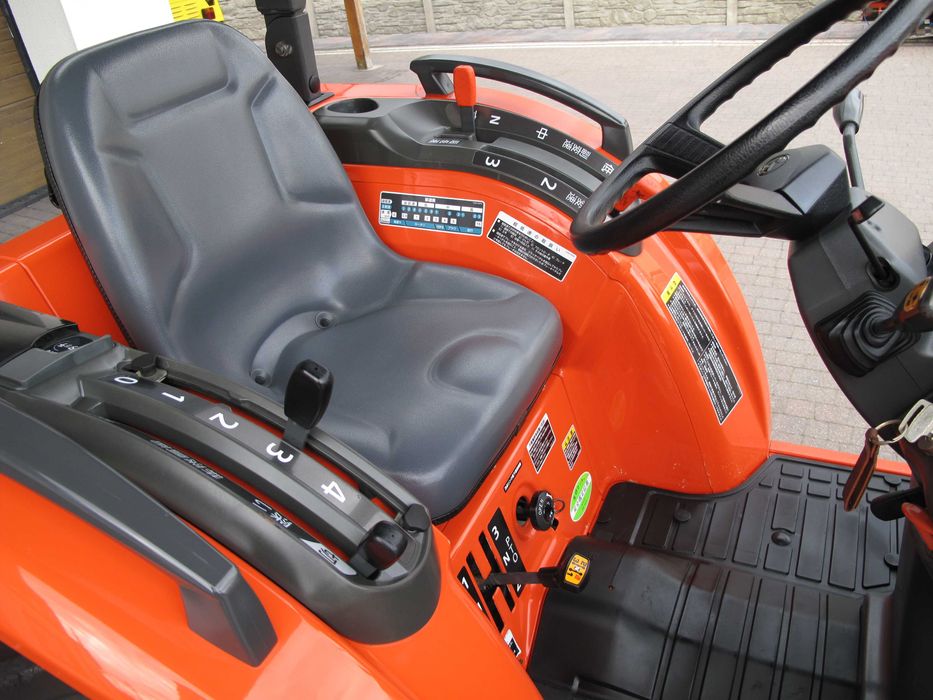 Mini Traktorek Kubota T245 4X4 25KM Wspomaganie Rewers Mały Ogrodniczy
