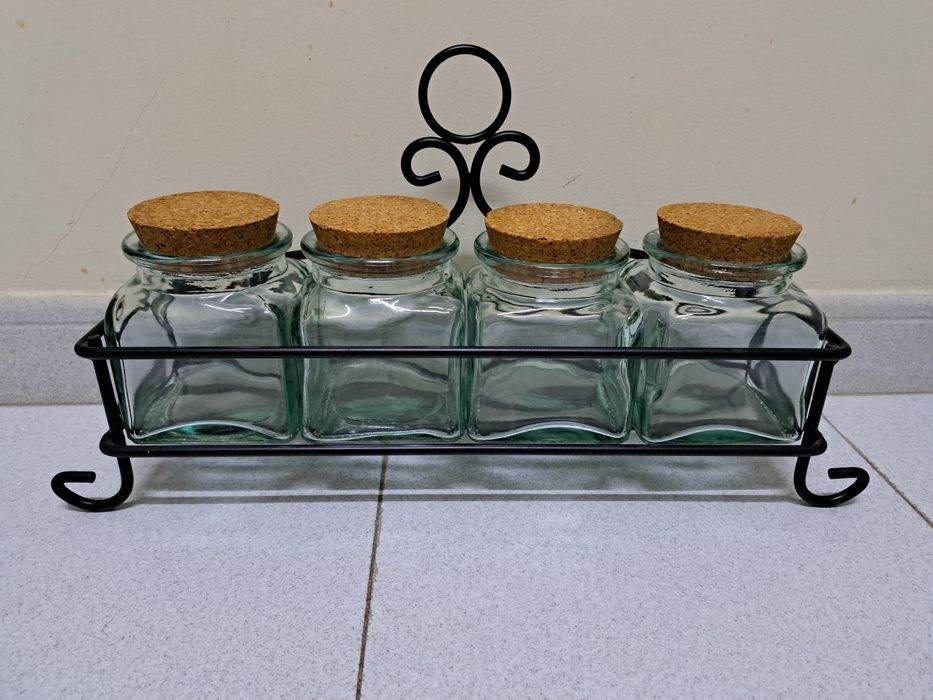 Conjunto de 4 frascos com estrutura metálica