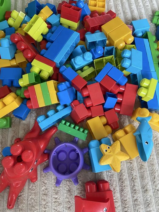 Мега блокс. Великий конструктор з машинами