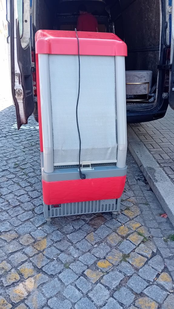 Arca  com rodas de frio
