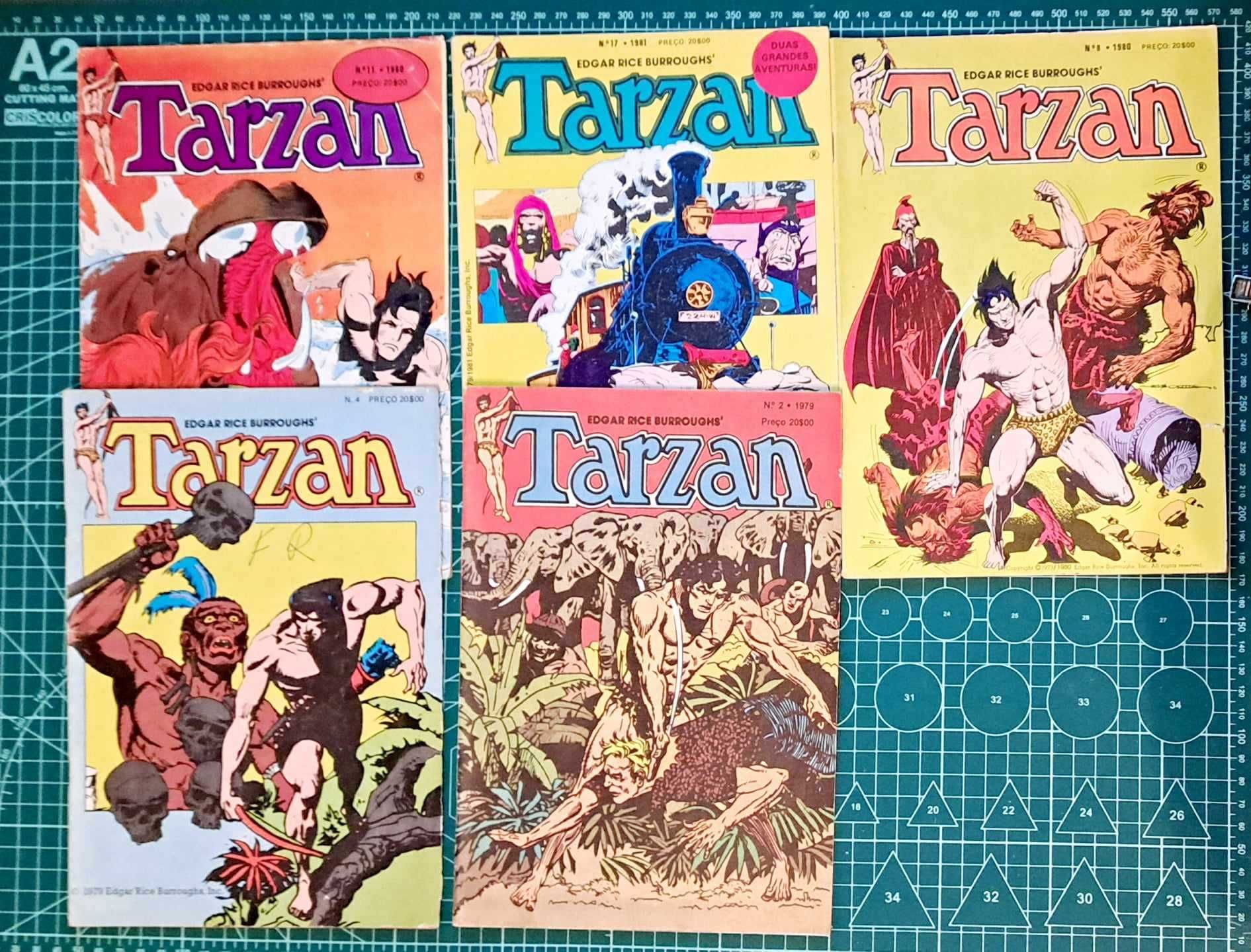 Lote de livros de Tarzan a cores