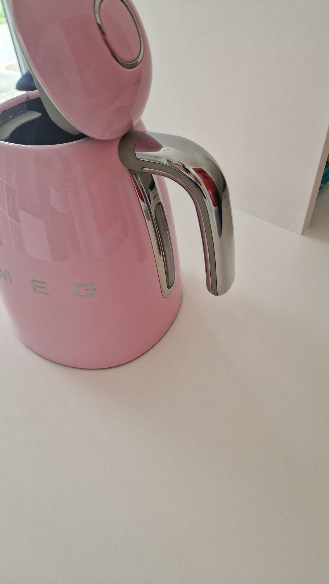 Czajnik Smeg stan bdb led 1.7L z regulacją temperatury.