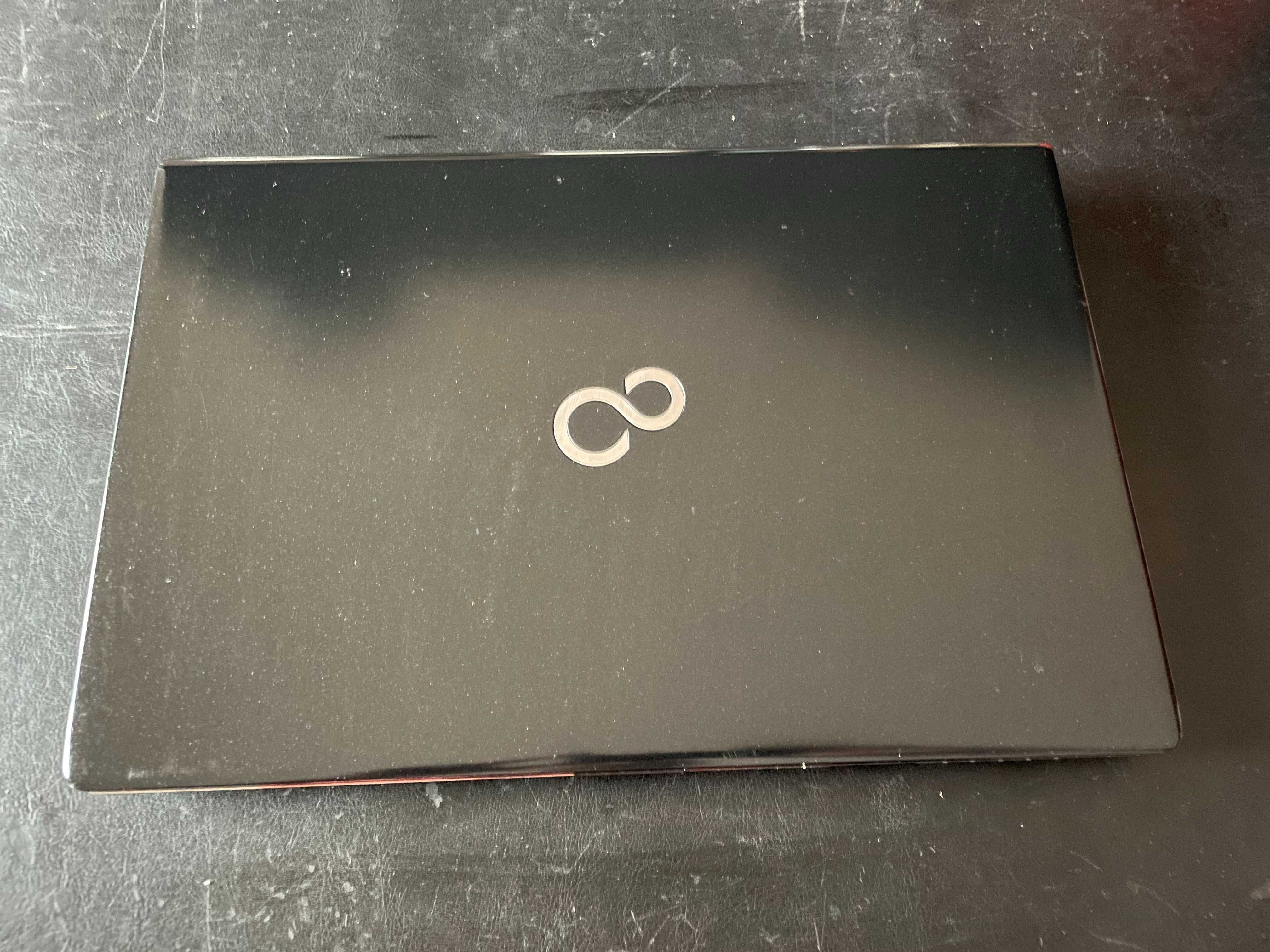 Laptop Fujitsu LIFEBOOK S936 dotyk+akcesoria stacja dokująca ładowarki