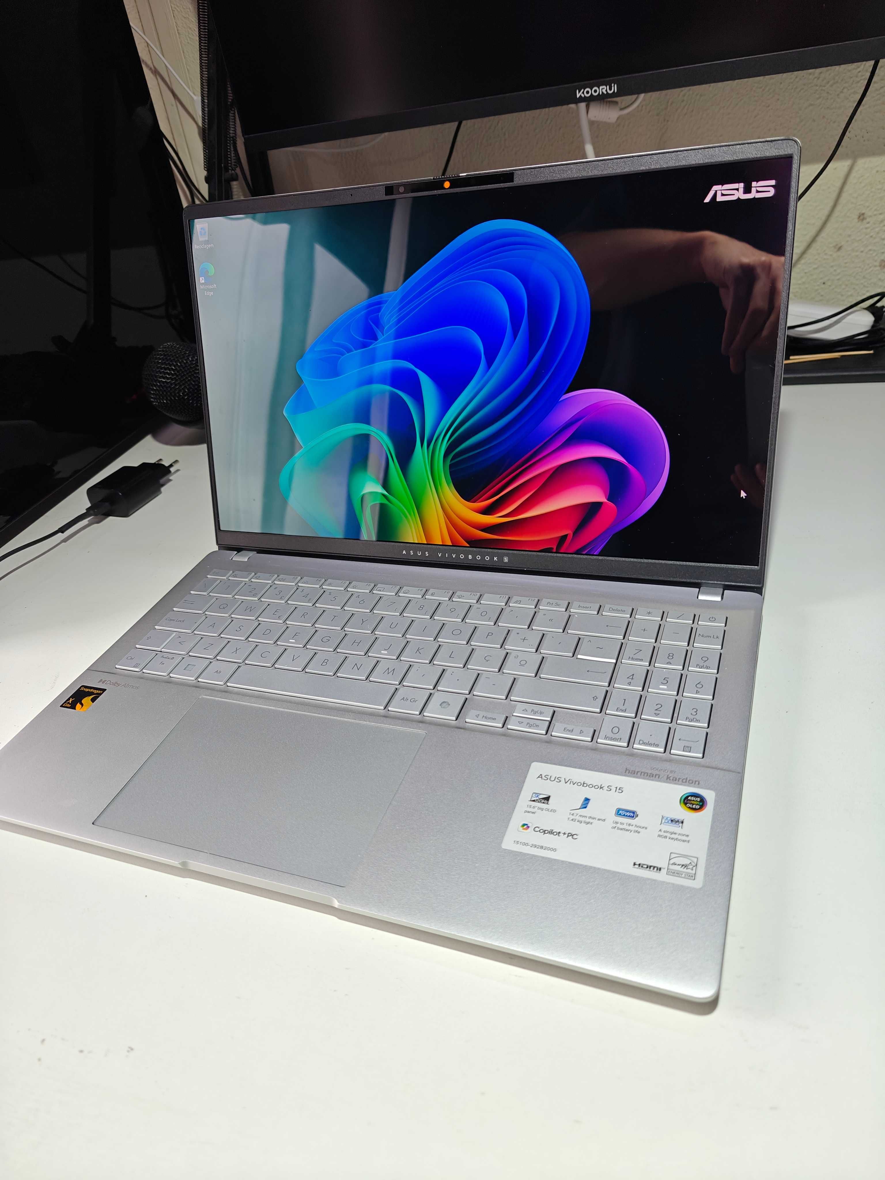 Portátil ASUS Vivobook S 15 OLED
