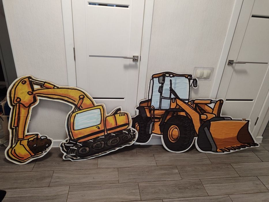 Фотозона на день народження будівельна техніка